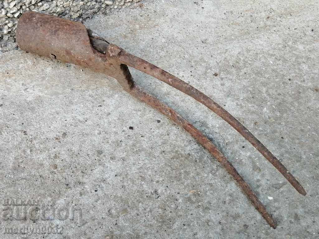 Licitație Vechi forjate dvuzabets, vila, fier forjat