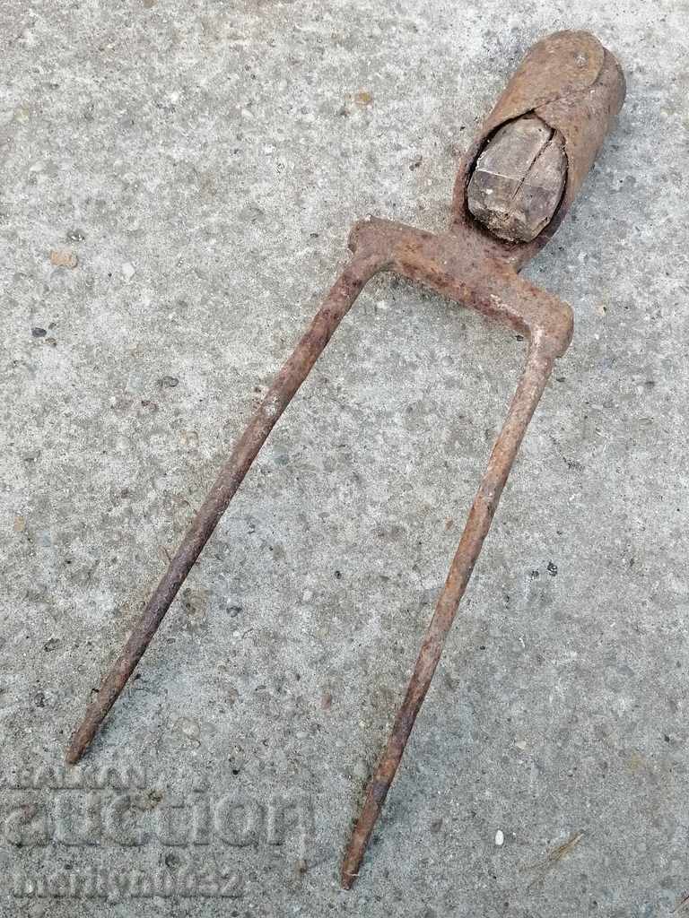 Vechi forjate dvuzabets, vila, fier forjat - 5