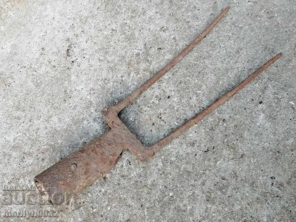 Vechi forjate dvuzabets, vila, fier forjat - 7