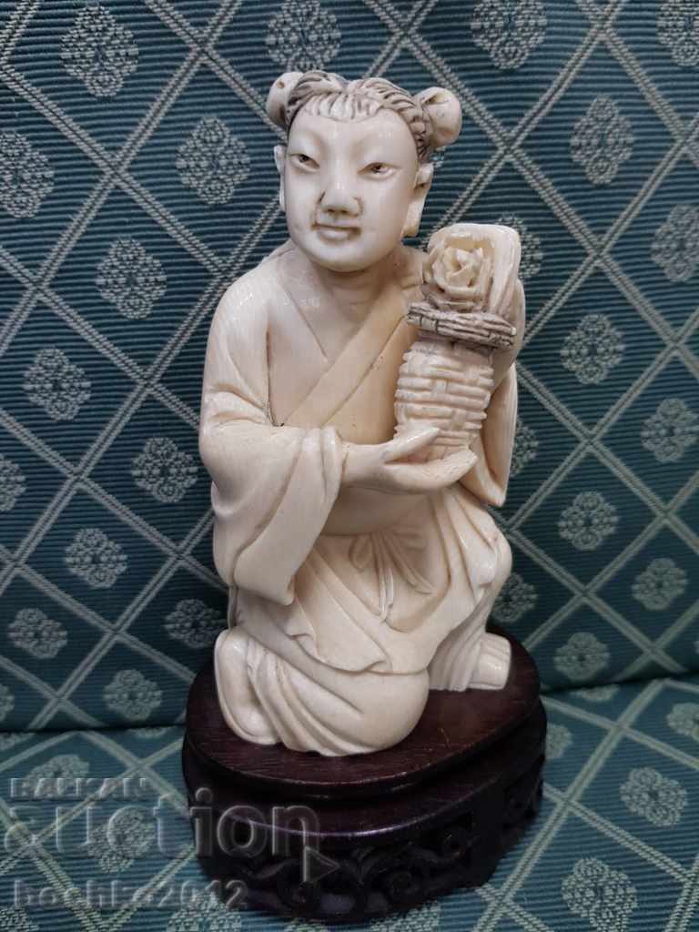 Красива японска китайска статуетка от слонова кост 229,6 гр.