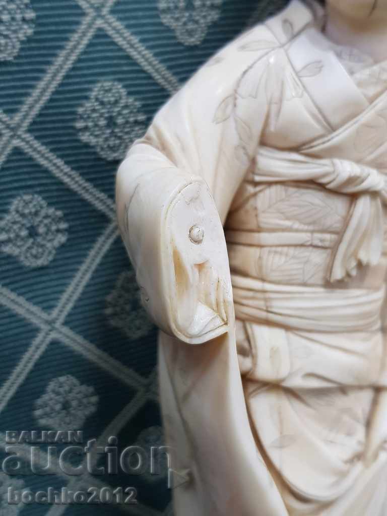 Very beautiful Japanese ivory geisha statuette 27.5cm with price 830.00 BGN | € 424.37 Very beautiful Japanese ivory geisha statuette 27.5cm with price 830.00 BGN | € 424.37