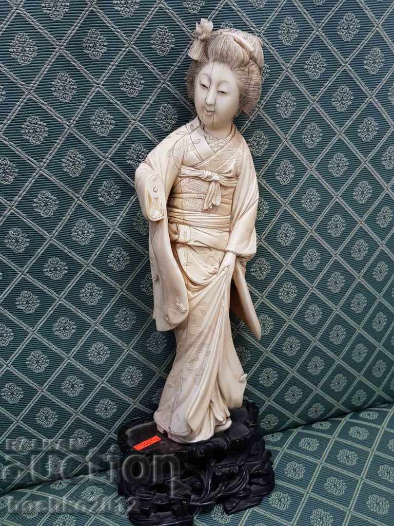 Very beautiful Japanese geisha ivory figurine 27.5 cm