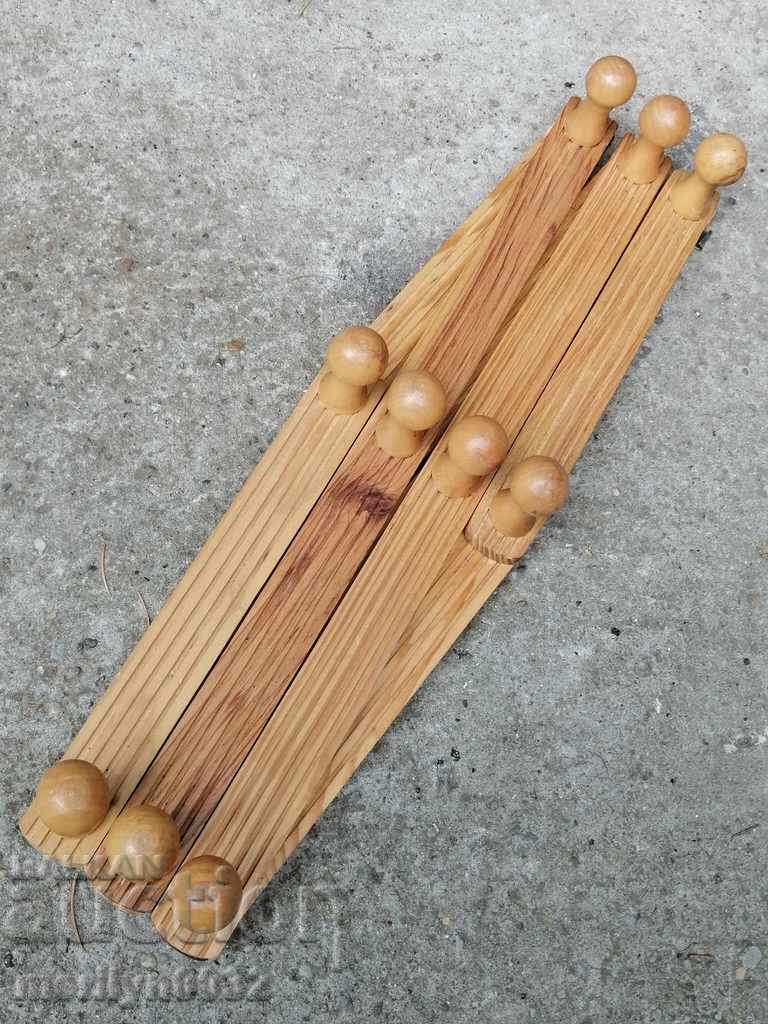 Delivery of Extendable hanger made of wood, wooden Delivery of Extendable hanger made of wood, wooden