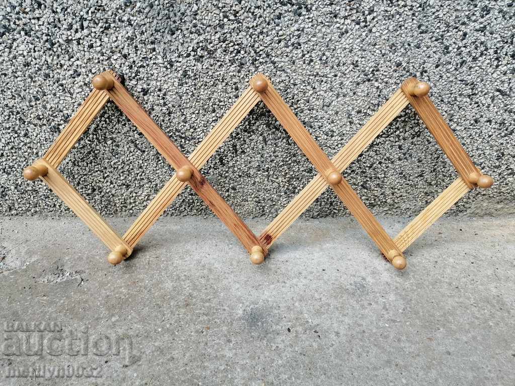 Extendable hanger made of wood, wooden