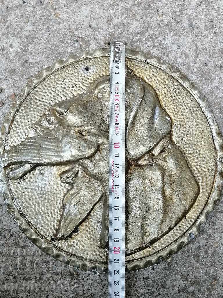 Delivery of Aluminum panel hunting scene bas-relief applique metal plate