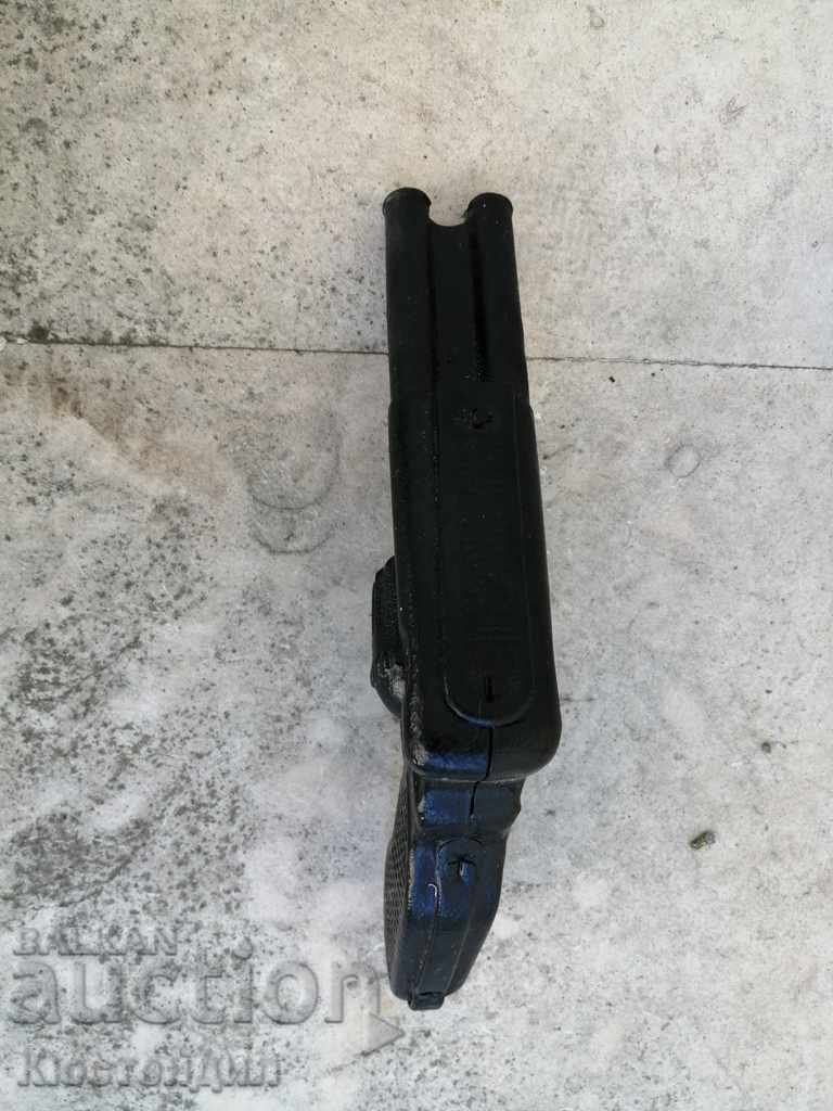 Delivery of CHILDREN'S PLASTIC PISTOL Delivery of CHILDREN'S PLASTIC PISTOL