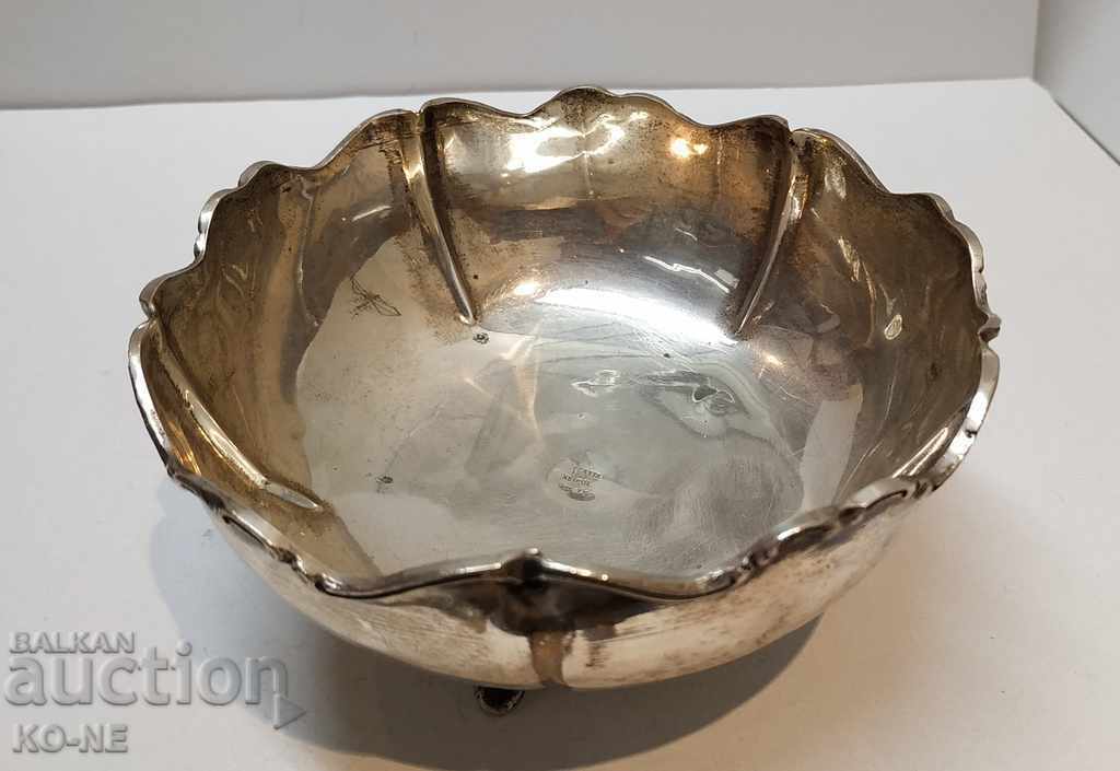 Licitație Un castron de argint Licitație Un castron de argint