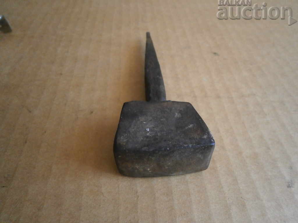 Auction an ancient primitive anvil Auction an ancient primitive anvil