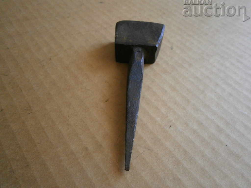 Delivery of an ancient primitive anvil Delivery of an ancient primitive anvil