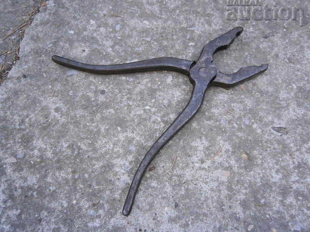 Delivery of large army pliers WW1 WWI WW2 WWII Delivery of large army pliers WW1 WWI WW2 WWII