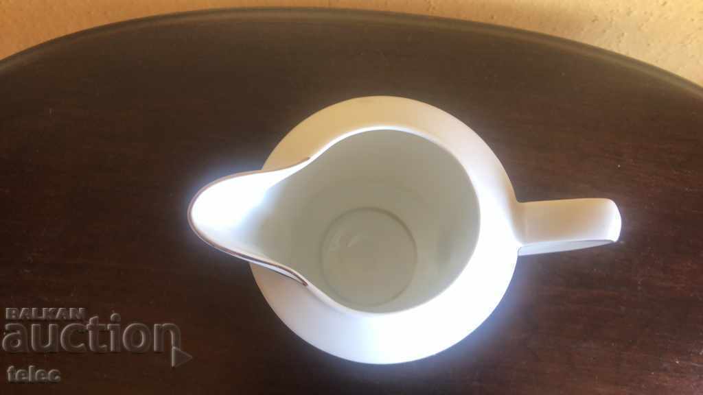 Κομψή βαυαρική κανάτα γάλακτος με τιμή 6.00 BGN | € 3.07 Κομψή βαυαρική κανάτα γάλακτος με τιμή 6.00 BGN | € 3.07