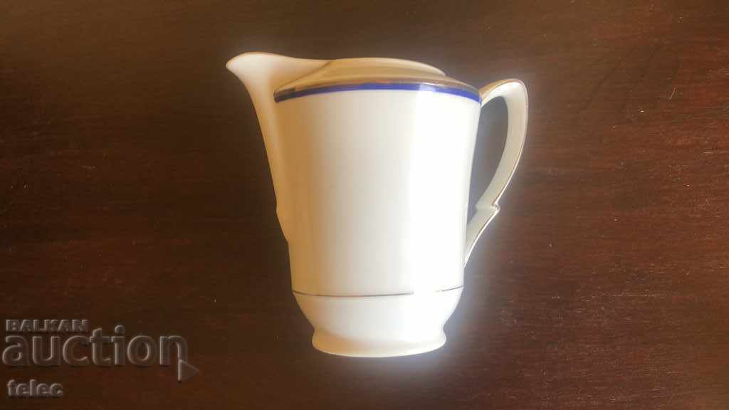 Παράδοση Κομψή βαυαρική κανάτα γάλακτος Παράδοση Κομψή βαυαρική κανάτα γάλακτος