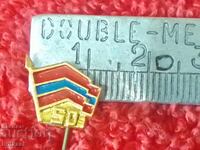 Old metal pin badge Flag