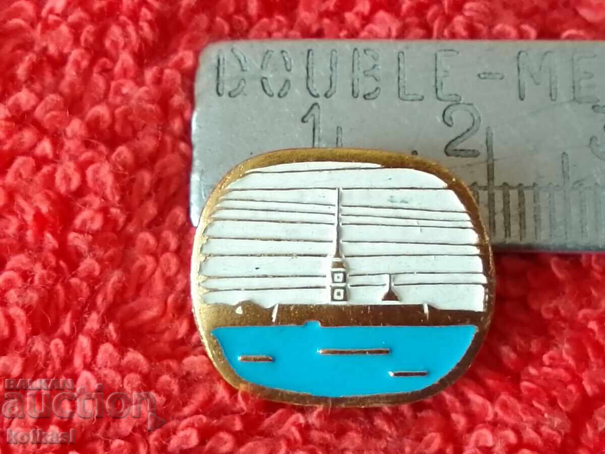 Old Soviet badge metal bronze USSR city Leningrad 08.05.1965 Old Soviet badge metal bronze USSR city Leningrad 08.05.1965