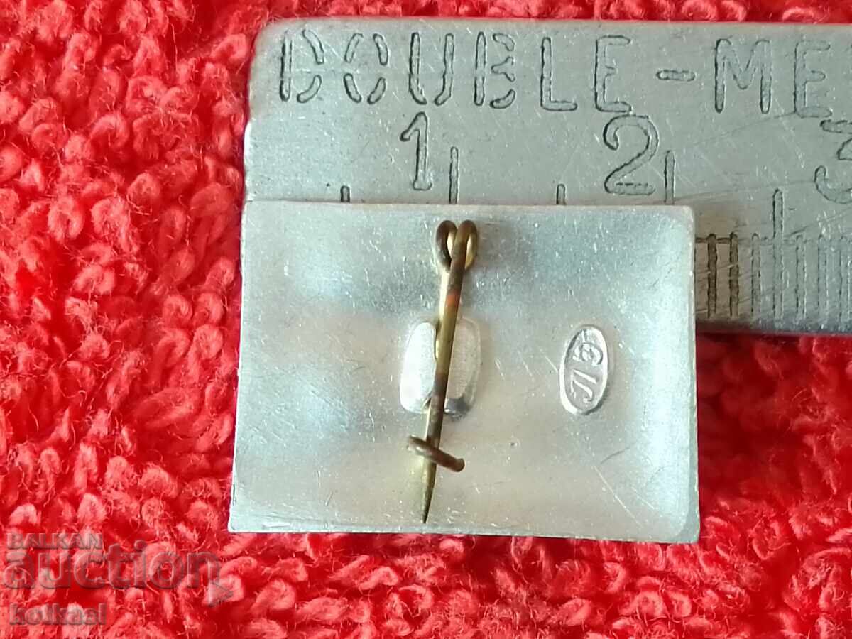 Old badge SUVOROVA MUSEUM USSR Russia with price 3.50 BGN | € 1.79 Old badge SUVOROVA MUSEUM USSR Russia with price 3.50 BGN | € 1.79