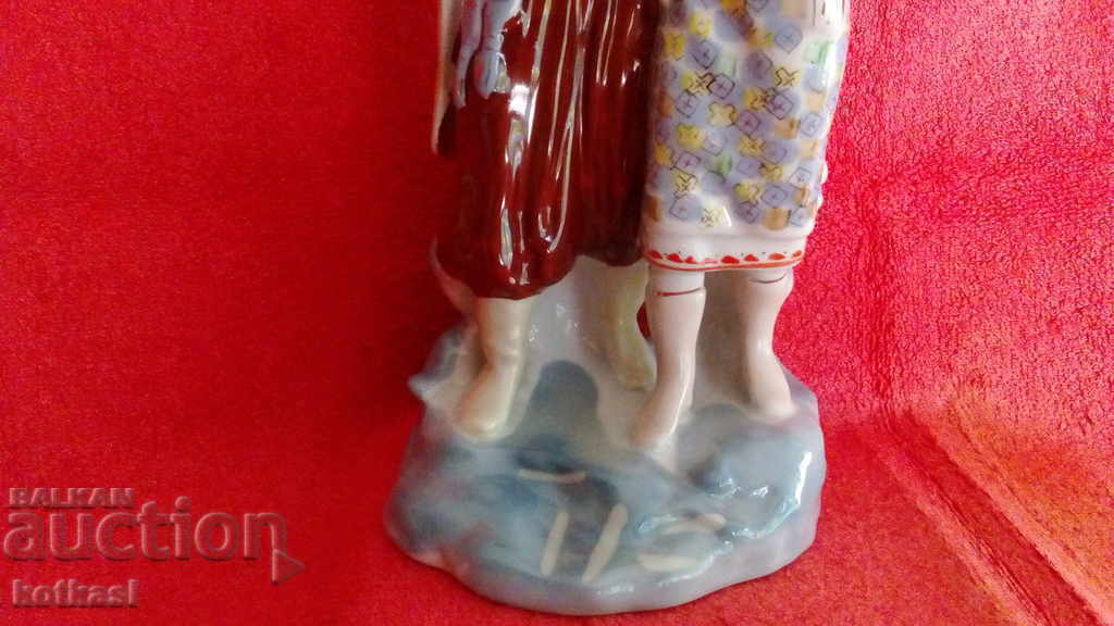 Old porcelain figure Man Woman USSR Russia marked honor with price 115.50 BGN | € 59.05 Old porcelain figure Man Woman USSR Russia marked honor with price 115.50 BGN | € 59.05