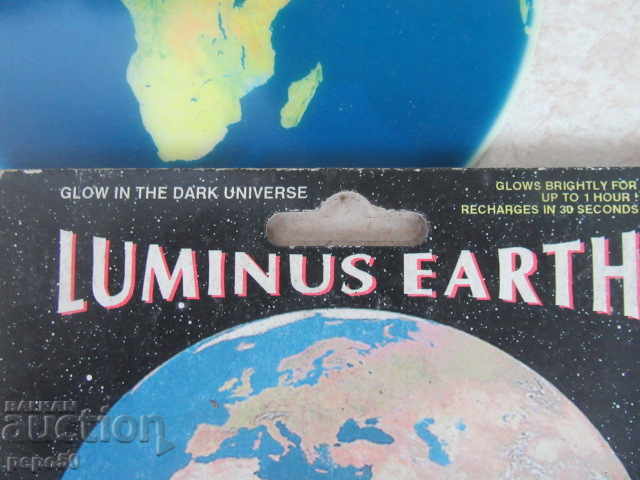 Delivery of 2 PLASTIC LUMINESCENT CARDS - AFRICA / diameter 14.5 cm /