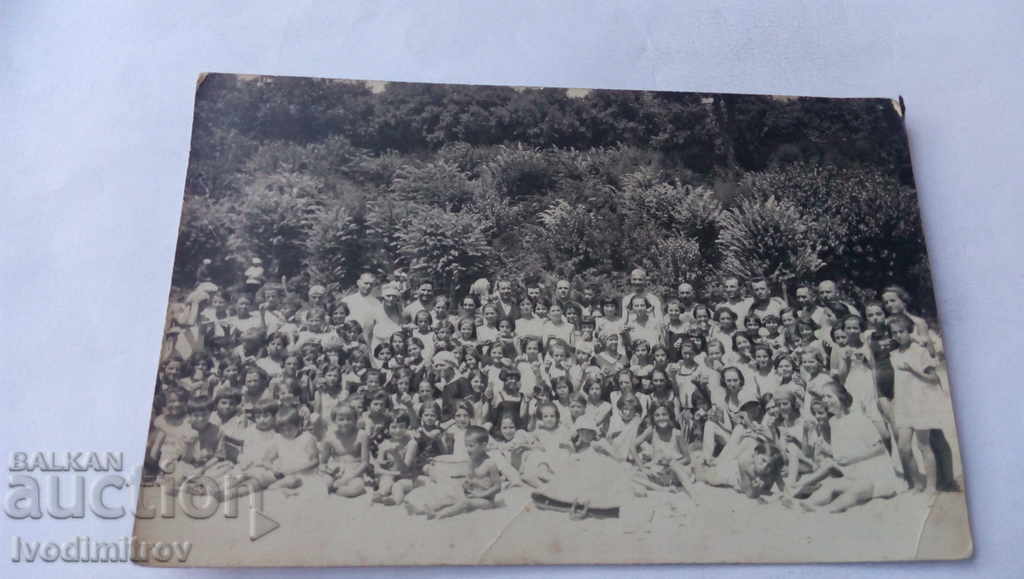 Postcard Children and teachers on the beach