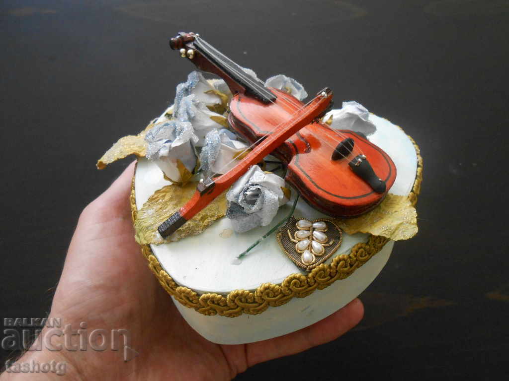 UNIQUE old gift box with MINIATURE OF THE VIOLIN !!!