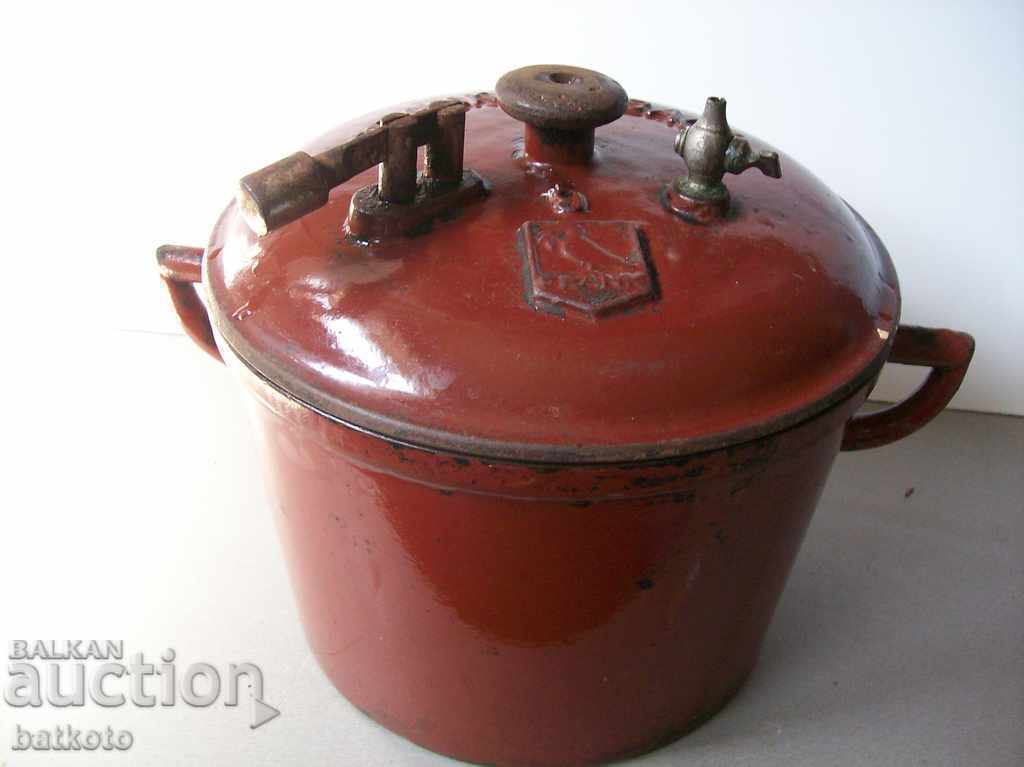 Very old German cast iron pressure cooker with price 50.00 BGN | € 25.56 Very old German cast iron pressure cooker with price 50.00 BGN | € 25.56