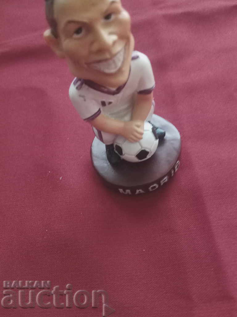 Delivery of Ronaldo figurine Delivery of Ronaldo figurine