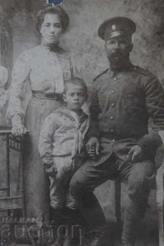 1913 BALKAN WAR SOLDIER FAMILY PHOTO PHOTO CARDBOARD with price 10.00 BGN | € 5.11 1913 BALKAN WAR SOLDIER FAMILY PHOTO PHOTO CARDBOARD with price 10.00 BGN | € 5.11