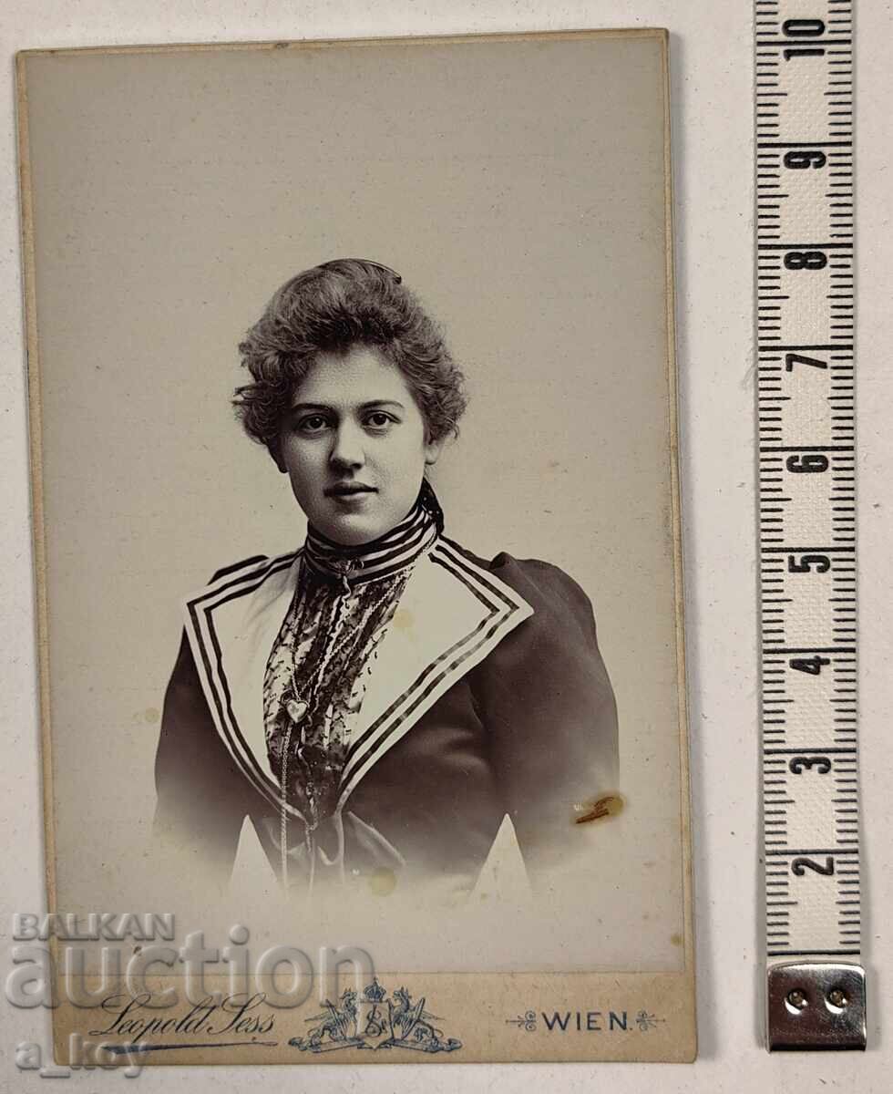 END OF 19TH CENTURY PHOTO FEMALE PORTRAIT PHOTO CARDBOARD END OF 19TH CENTURY PHOTO FEMALE PORTRAIT PHOTO CARDBOARD
