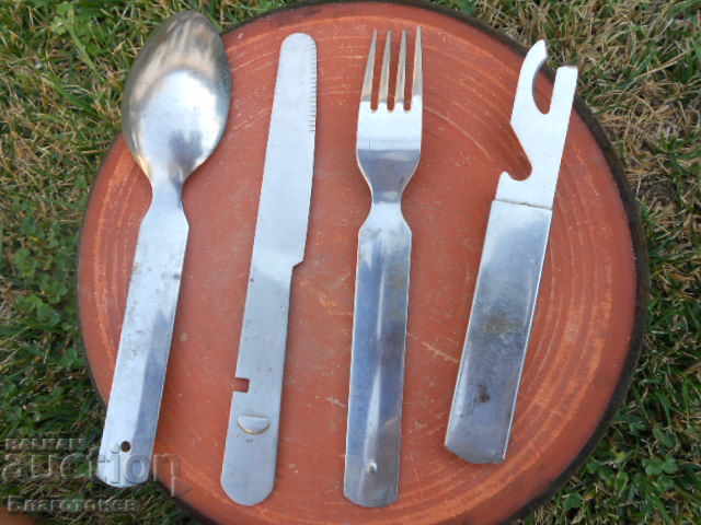 Доставка на Стари военни прибори Доставка на Стари военни прибори