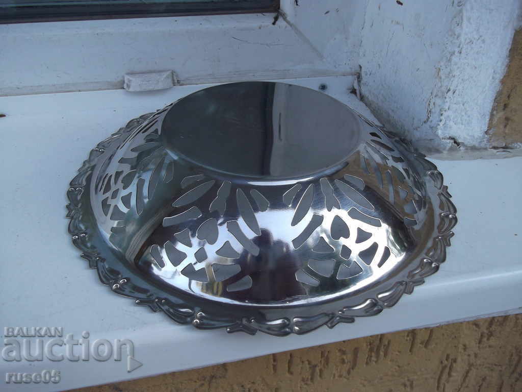 Metal fruit bowl - 2 with price 5.00 BGN | € 2.56 Metal fruit bowl - 2 with price 5.00 BGN | € 2.56