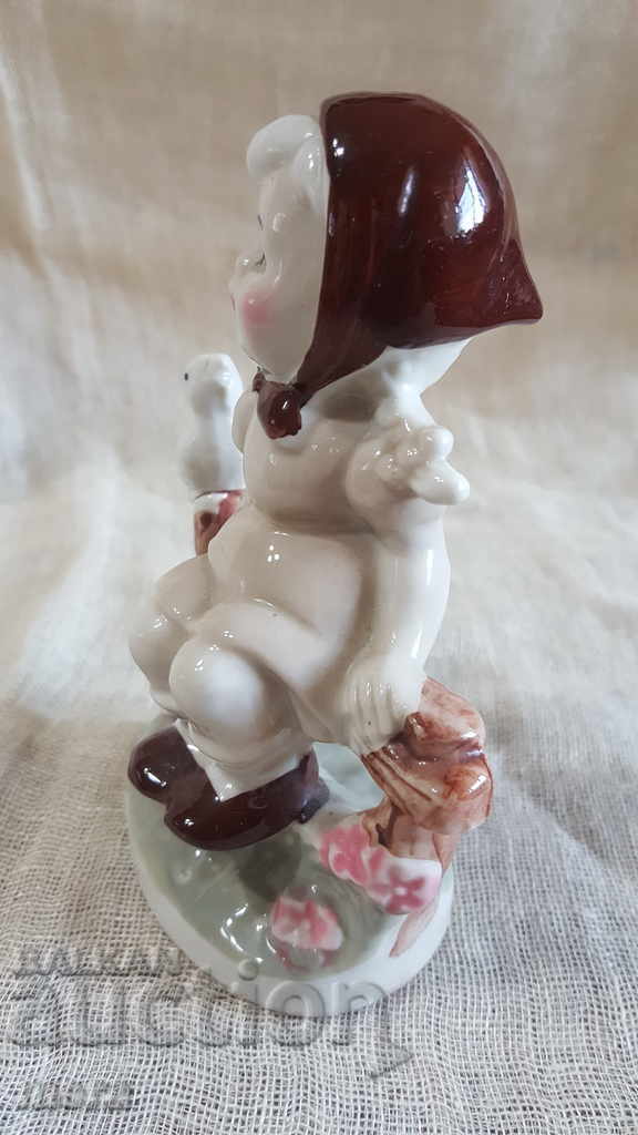 Porcelain figure with price 35.00 BGN | € 17.90