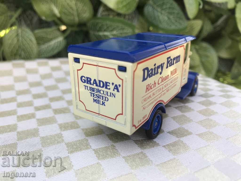 Delivery of MODEL / TOY / TROLLEY - RETRO TRUCK
