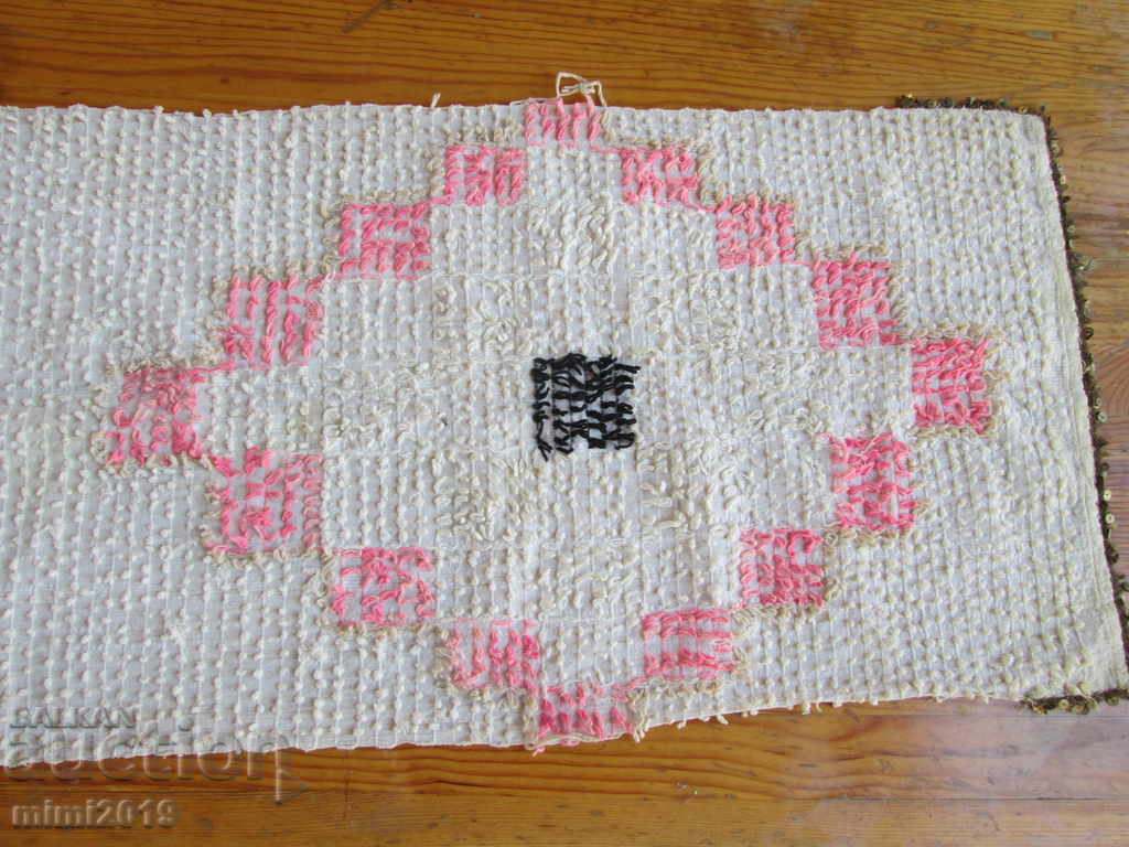 Delivery of 19th century kenarena cloth, mesal, with sequins