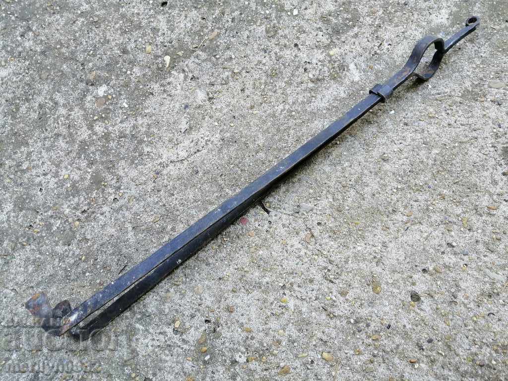 Παράδοση Παλιά το πόκερ, λαβίδες, σφυρήλατο σίδερο peshnik Παράδοση Παλιά το πόκερ, λαβίδες, σφυρήλατο σίδερο peshnik