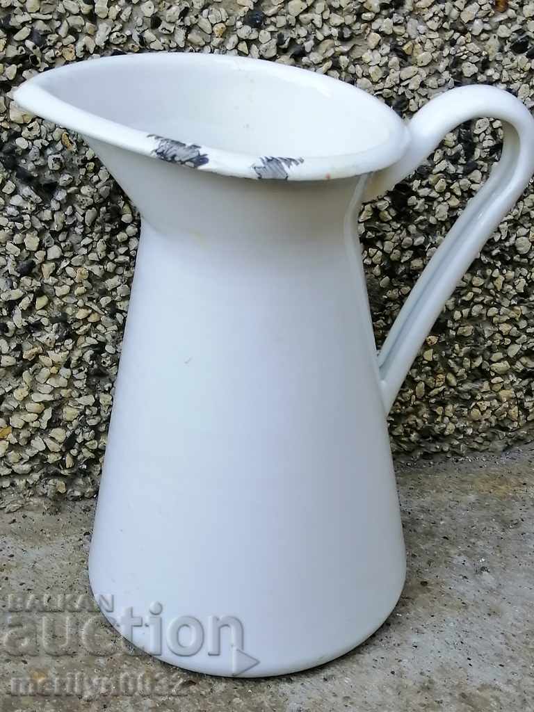 Enamel dish kettle with price 39.00 BGN | € 19.94 Enamel dish kettle with price 39.00 BGN | € 19.94