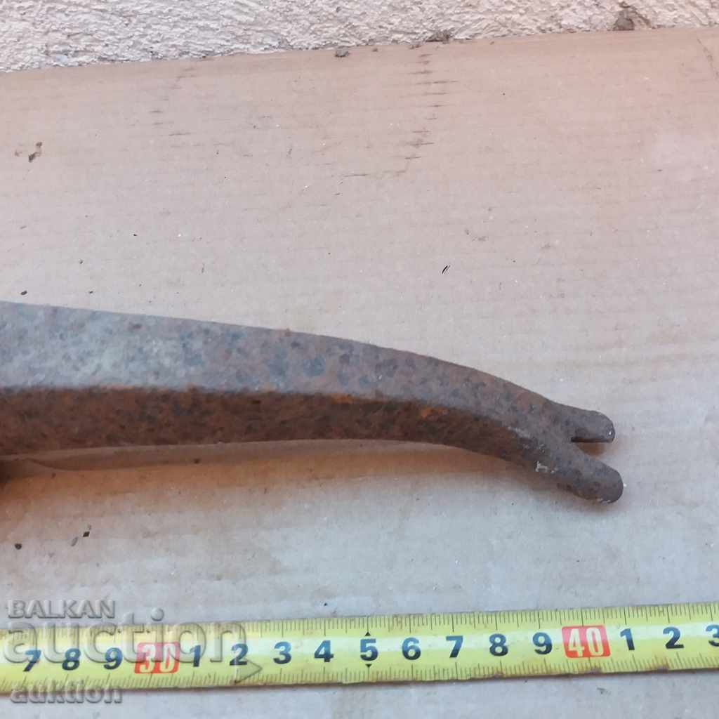 OLD MASSIVE PICK, GOAT'S FOOT FOR NAILS with price 5.99 BGN | € 3.06