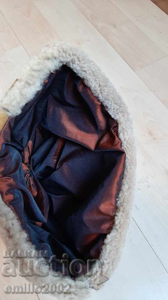 Delivery of Leather hat lamb or sheepskin Delivery of Leather hat lamb or sheepskin