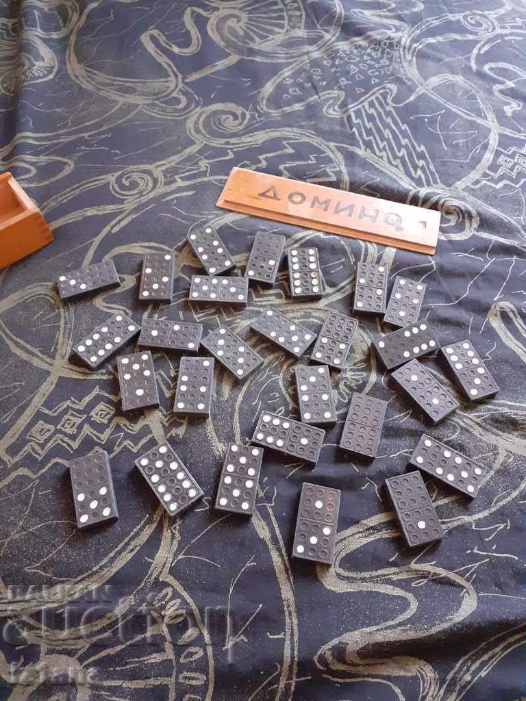 Delivery of An old domino