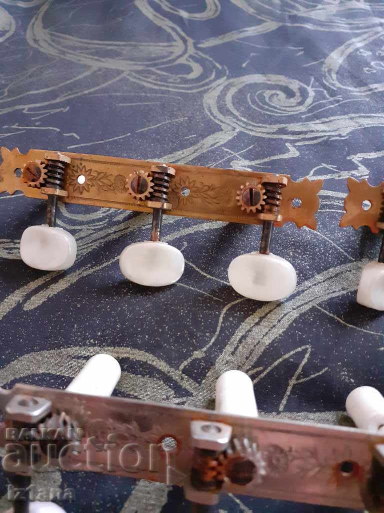 Delivery of Old tensioners, string keys Delivery of Old tensioners, string keys