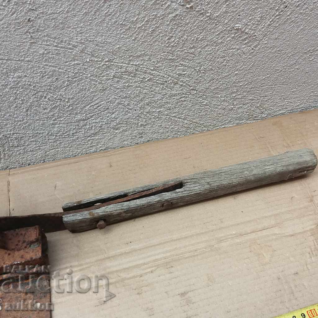 Delivery of OLD MASSIVE METAL GUILOTINE FOR SILAGE REVIVAL WORKING Delivery of OLD MASSIVE METAL GUILOTINE FOR SILAGE REVIVAL WORKING