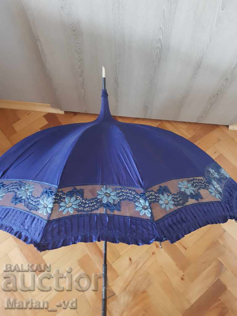 Δημοπρασία Ομπρέλα για ηλικιωμένες γυναίκες, τέλη του 19ου αιώνα Δημοπρασία Ομπρέλα για ηλικιωμένες γυναίκες, τέλη του 19ου αιώνα