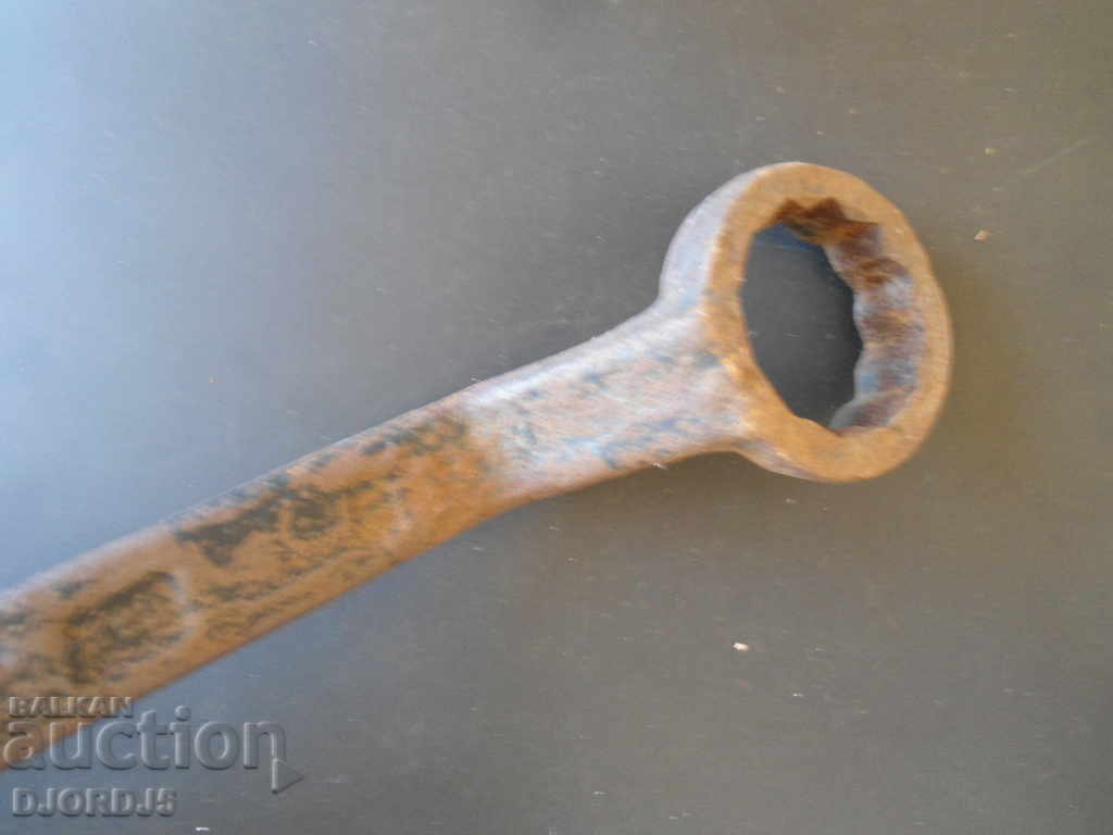 Auction Old big key Auction Old big key