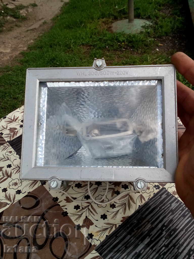 Παλιό λάμπα, προβολέας με τιμή 16.00 BGN | € 8.18 Παλιό λάμπα, προβολέας με τιμή 16.00 BGN | € 8.18