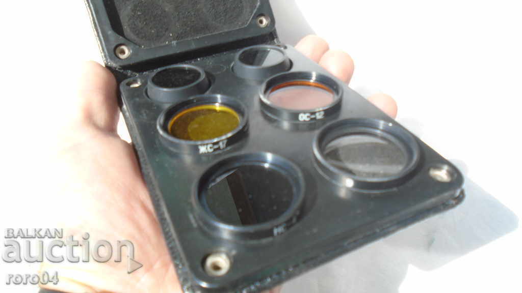 A SET OF MAGNIFIERS IN A LUXURY CASE - 6 A SET OF MAGNIFIERS IN A LUXURY CASE - 6