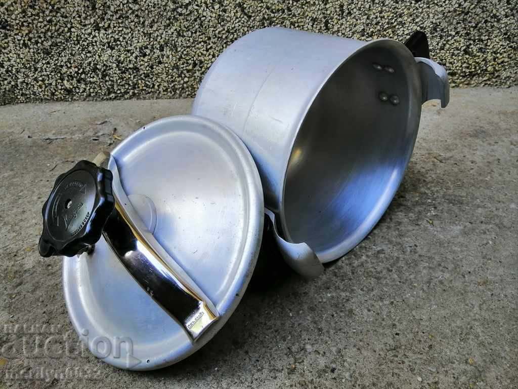 Oala sub presiune din URSS cu preț 69.90 BGN | € 35.74 Oala sub presiune din URSS cu preț 69.90 BGN | € 35.74