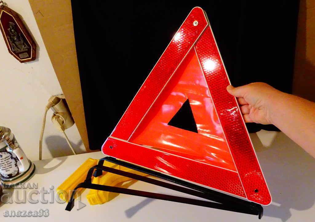 Νέο τρίγωνο ασφαλείας αυτοκινήτου Belmic Νέο τρίγωνο ασφαλείας αυτοκινήτου Belmic