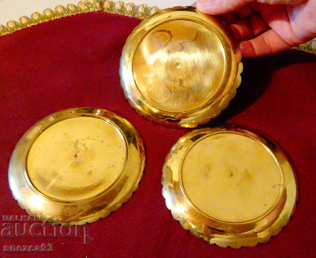 Delivery of Antique embossed bronze plate, coaster. Delivery of Antique embossed bronze plate, coaster.