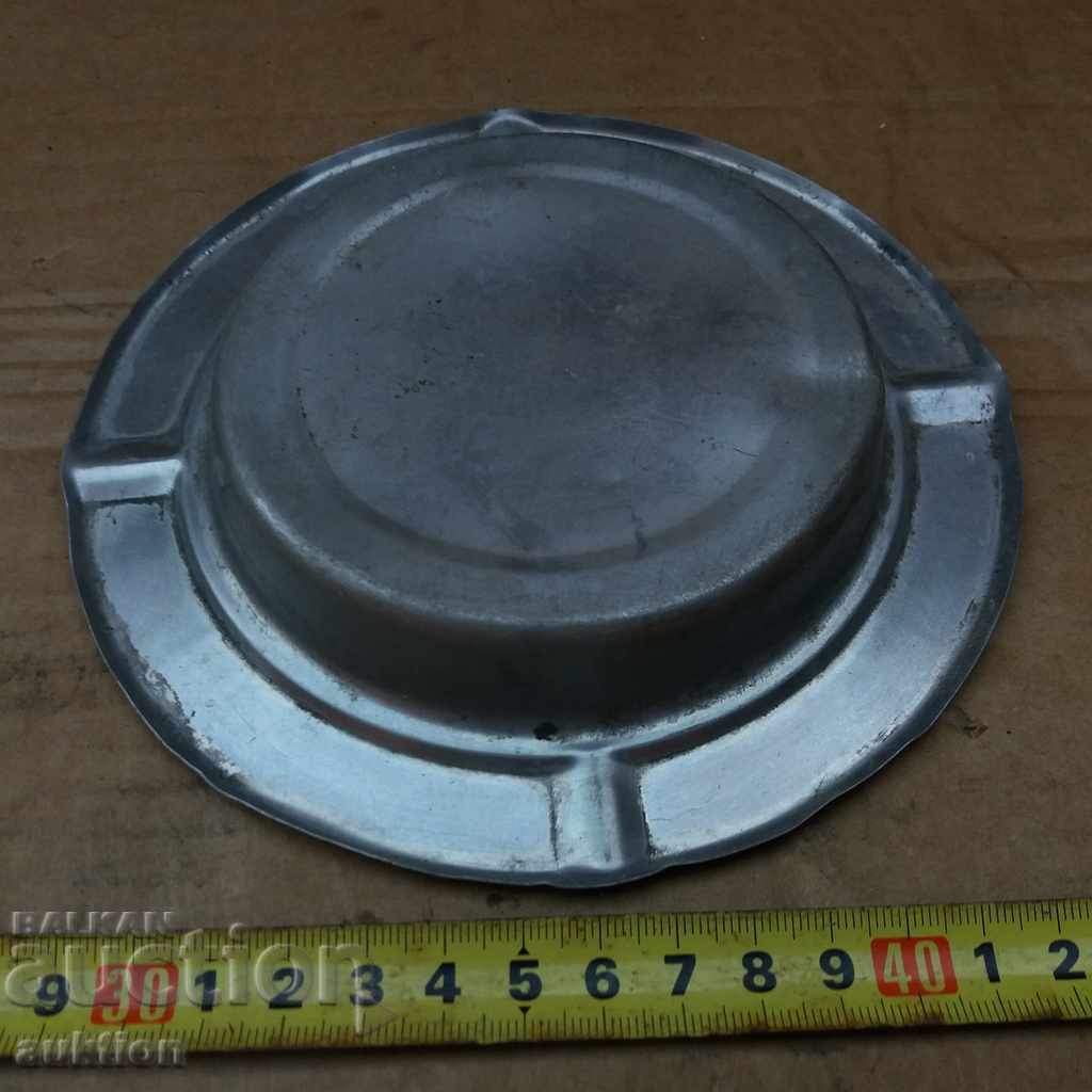 Delivery of OLD RETRO METAL ASHTRAY Delivery of OLD RETRO METAL ASHTRAY