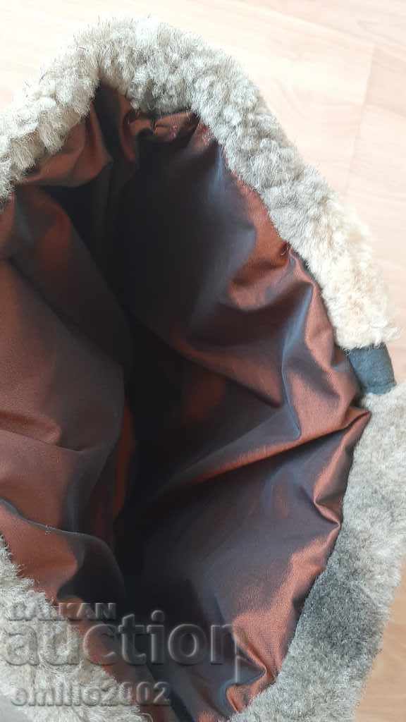 Delivery of Leather hat lamb or sheepskin Delivery of Leather hat lamb or sheepskin