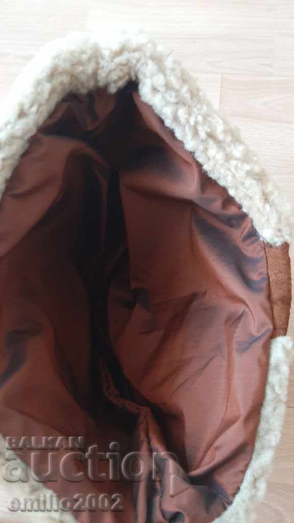 Delivery of Leather hat lamb or sheepskin Delivery of Leather hat lamb or sheepskin