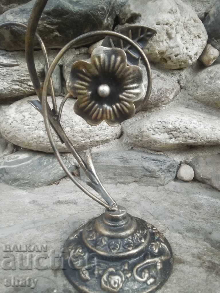 Metal figure flowers. - 5 Metal figure flowers. - 5